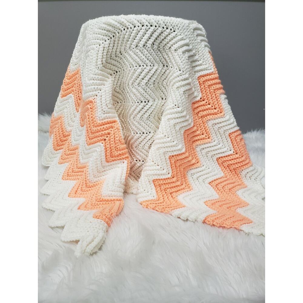 Vintage coral & eggshell crochet afghan‎ throw lap blanket nursery baby zig zag